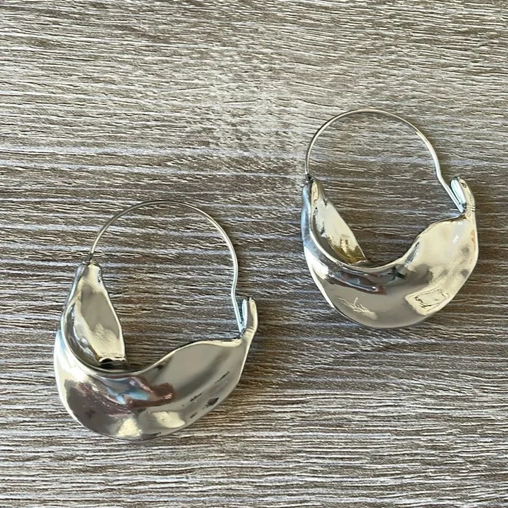 Bohemian silver hoop earring N131